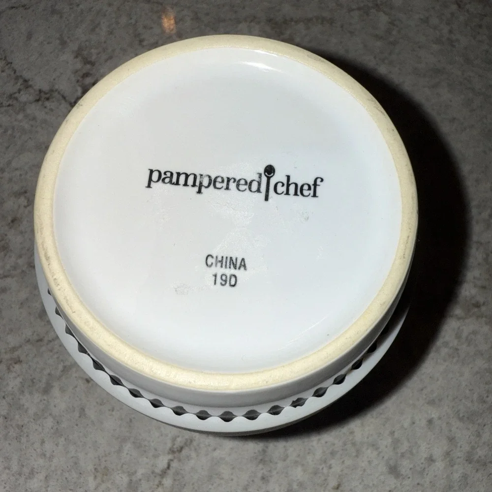 Pampered Chef Ceramic Egg Cooker 1529 w/ Silicone Sleeve & Instructions
